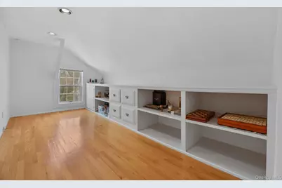 401 Heathcote Road, Scarsdale, NY 10583 - Photo 25