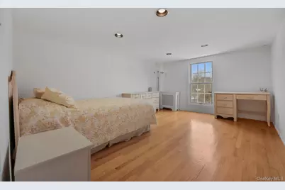 401 Heathcote Road, Scarsdale, NY 10583 - Photo 25