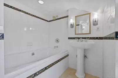 401 Heathcote Road, Scarsdale, NY 10583 - Photo 29