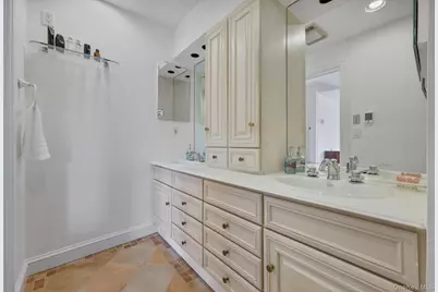 401 Heathcote Road, Scarsdale, NY 10583 - Photo 17