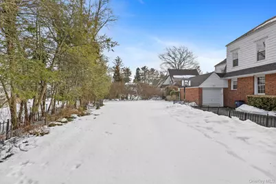 401 Heathcote Road, Scarsdale, NY 10583 - Photo 31