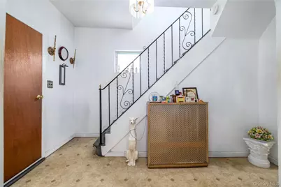 21 Washington Avenue, Lynbrook, NY 11563 - Photo 5