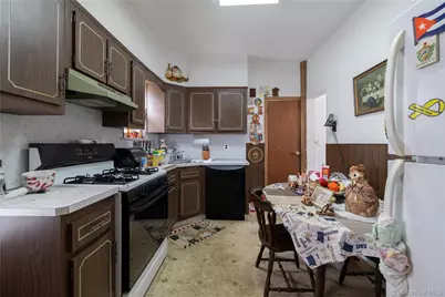 21 Washington Avenue, Lynbrook, NY 11563 - Photo 9