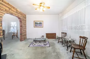 21 Washington Ave, Lynbrook, NY 11563 - Photo 3