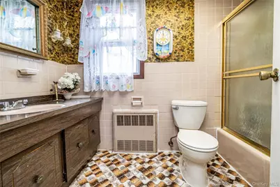 21 Washington Avenue, Lynbrook, NY 11563 - Photo 15