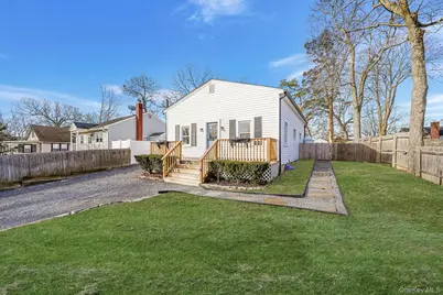 78 Adirondack Drive, Selden, NY 11784 - Photo 3