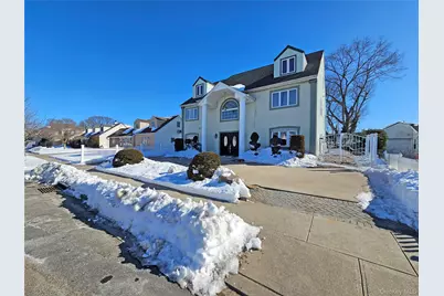 645 W Wyngate Drive W, Valley Stream, NY 11580 - Photo 3