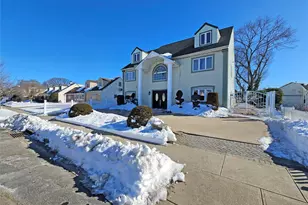 645 W Wyngate Dr W, Valley Stream, NY 11580 - Photo 3