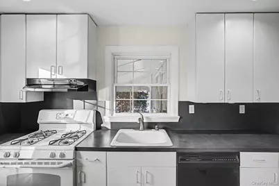 91 Ireland Place, Amityville, NY 11701 - Photo 5