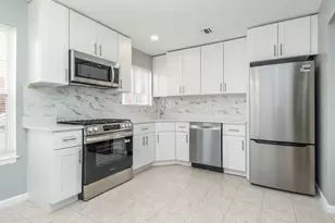 78 B Ashwood Rd, Port Washington, NY 11050 - Photo 11