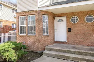 78 B Ashwood Rd, Port Washington, NY 11050 - Photo 3