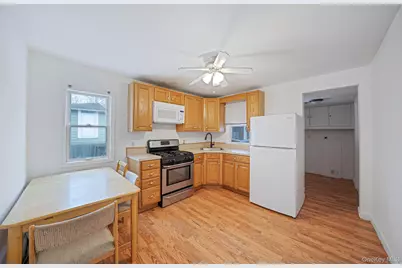 723 W Main Street, Riverhead, NY 11901 - Photo 5