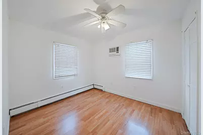 723 W Main Street, Riverhead, NY 11901 - Photo 7