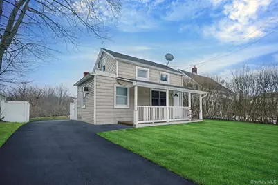 723 W Main Street, Riverhead, NY 11901 - Photo 1