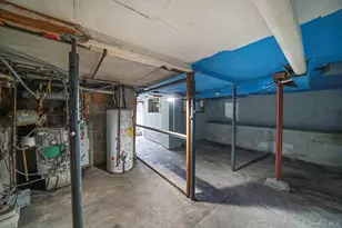 723 W Main St, Riverhead, NY 11901 - Photo 11