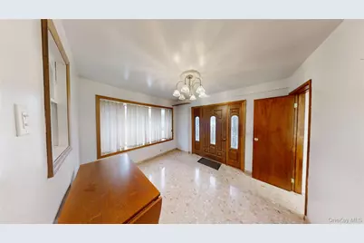 217 Lincoln Avenue, Rockville Centre, NY 11570 - Photo 5