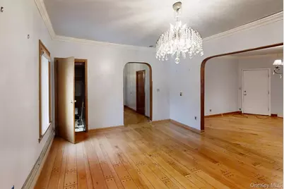 217 Lincoln Avenue, Rockville Centre, NY 11570 - Photo 5