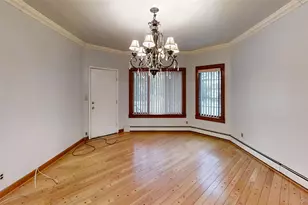 217 Lincoln Ave, Rockville Centre, NY 11570 - Photo 9
