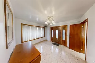 217 Lincoln Ave, Rockville Centre, NY 11570 - Photo 3