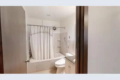 217 Lincoln Avenue, Rockville Centre, NY 11570 - Photo 3