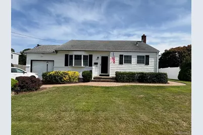 165 Edgewater Avenue, Bayport, NY 11705 - Photo 1