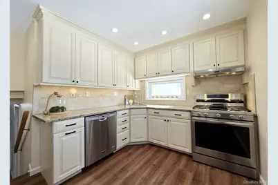 165 Edgewater Avenue, Bayport, NY 11705 - Photo 7