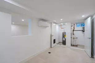 982 E 106th St, Brooklyn, NY 11236 - Photo 15