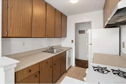 25 Stewart Place #716, Mount Kisco, NY 10549 - Photo 11