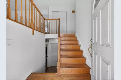 8 Hampton Road, Airmont, NY 10901 - Photo 9