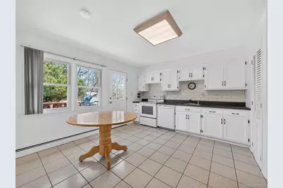 8 Hampton Road, Airmont, NY 10901 - Photo 17