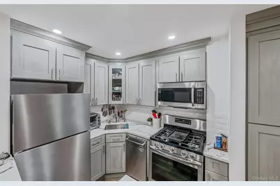 25 Park Place #2L, Great Neck, NY 11021 - Photo 7