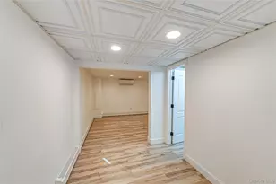 2002 City Ave, Merrick, NY 11566 - Photo 25