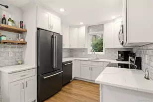 23 Gay Lore Dr, Huntington, NY 11743 - Photo 9