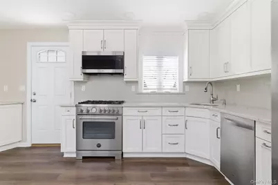 449 52nd Street, Lindenhurst, NY 11757 - Photo 9