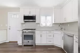 449 52nd St, Lindenhurst, NY 11757 - Photo 9