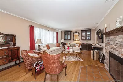 9 Elm Lane, Stony Brook, NY 11790 - Photo 5