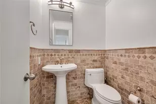 42 Windsor Gate Dr, New Hyde Park, NY 11040 - Photo 11