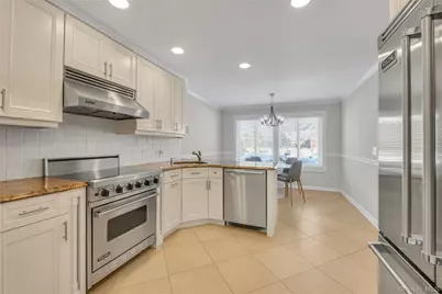 42 Windsor Gate Drive, New Hyde Park, NY 11040 - Photo 9