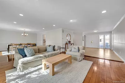 42 Windsor Gate Drive, New Hyde Park, NY 11040 - Photo 5