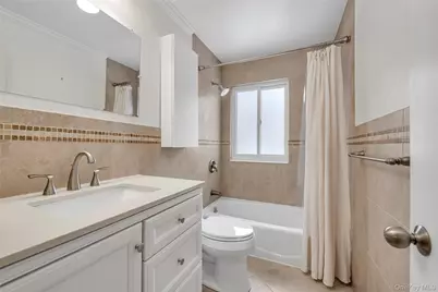 42 Windsor Gate Drive, New Hyde Park, NY 11040 - Photo 19