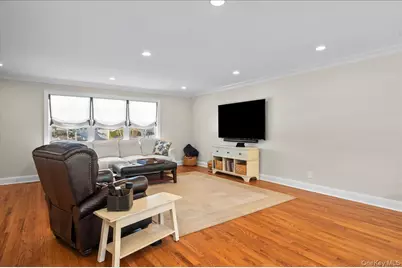 299 Stratton Road, New Rochelle, NY 10804 - Photo 7