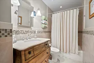 299 Stratton Rd, New Rochelle, NY 10804 - Photo 33