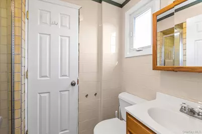 528 Carpenter Avenue, Oceanside, NY 11572 - Photo 13