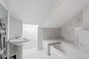 2 N Strawberry Hill Ln, West Nyack, NY 10994 - Photo 23