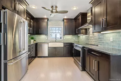 798 Connecticut View Drive, Oyster Bay, NY 11771 - Photo 9