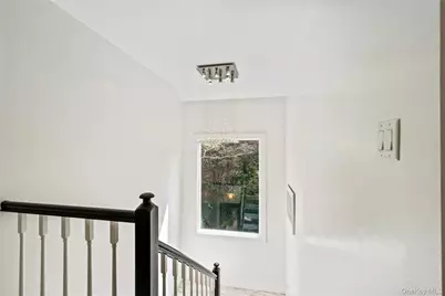 798 Connecticut View Drive, Oyster Bay, NY 11771 - Photo 17