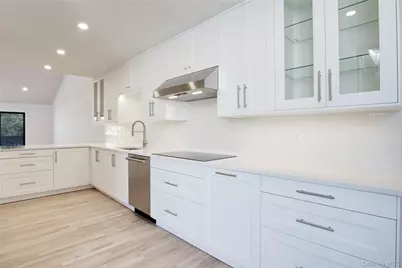 29 Woodland Drive, Roslyn, NY 11576 - Photo 9