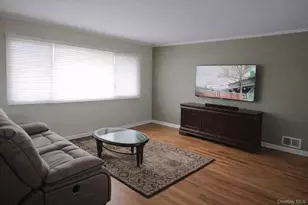 24 Willets Ave, Syosset, NY 11791 - Photo 11