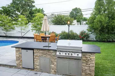 24 Willets Avenue, Syosset, NY 11791 - Photo 3