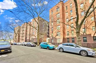 141-05 Pershing Crescent, Briarwood, NY 11435 - Photo 3